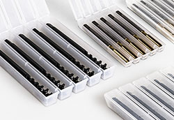 Imballaggi in plastica per utensili filettatori Una selezione di imballaggi in plastica per utensili filettatori.